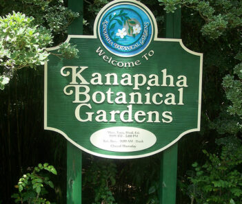 kanapaha botanical gardens sign gainesville. things to do bus trip with RedCoach USA